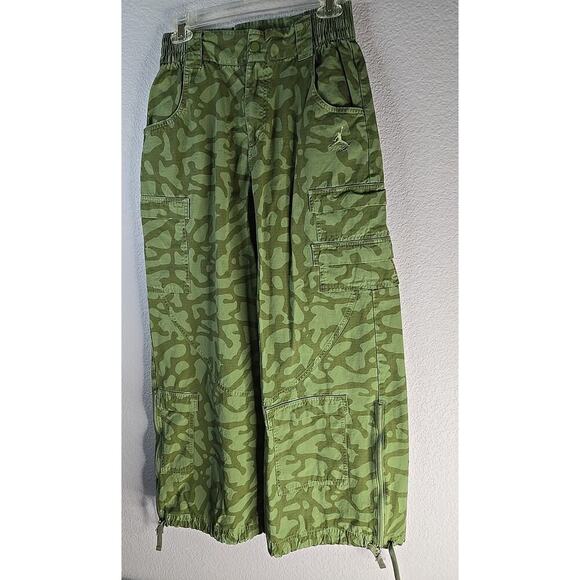 Nike Jordan Pants Women SMALL Chicago Loose Fit Cargo Camo Tie Cuff Jumpman - Picture 1 of 11